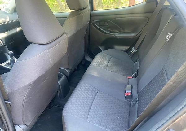 Toyota Yaris cena 72900 przebieg: 9670, rok produkcji 2022 z Warszawa małe 211
